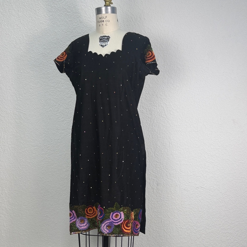 Source Unknown Black Midi Dress with Multicolor Floral Design